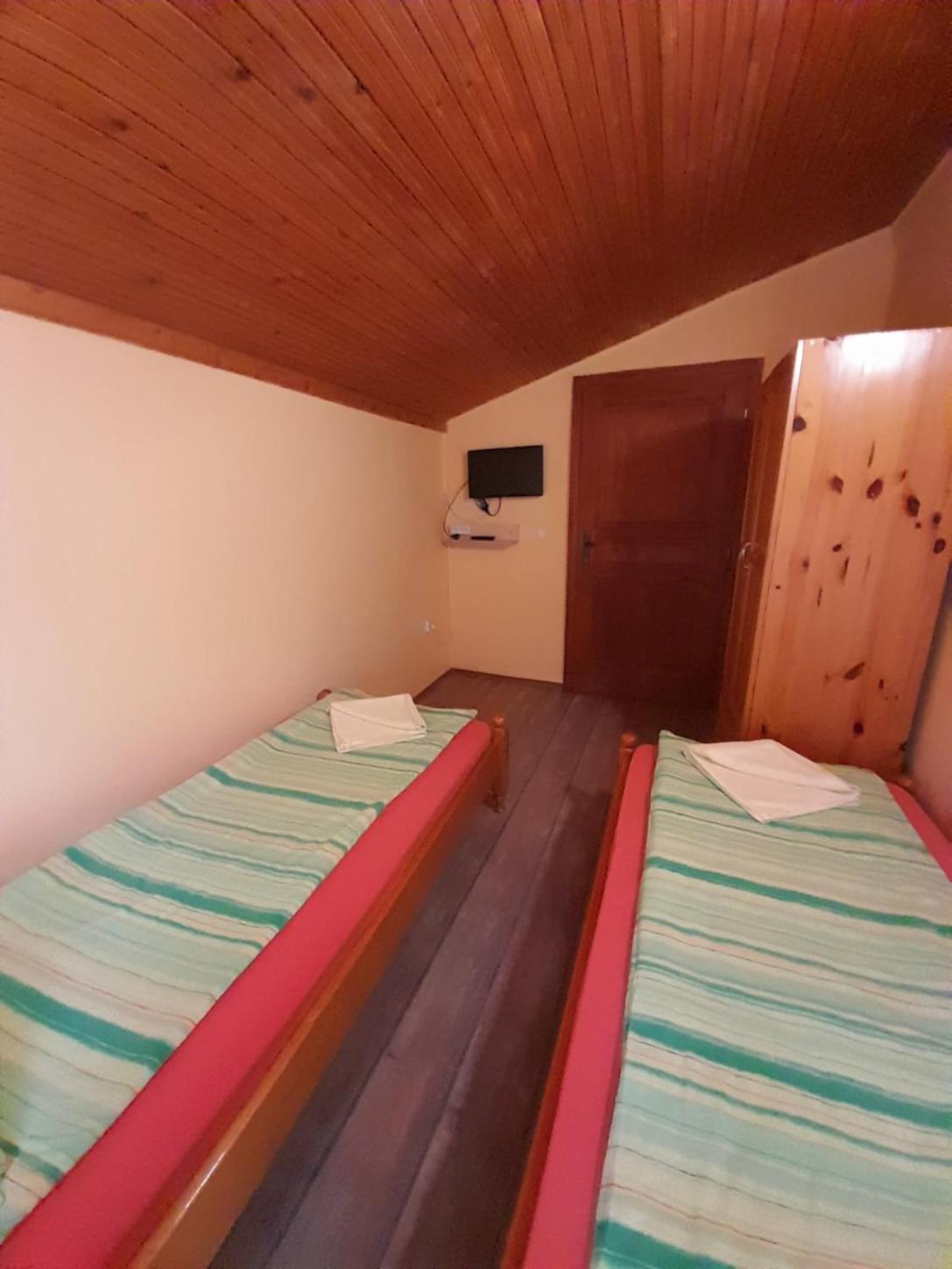 Madzhare Guest House Lorian מראה חיצוני תמונה