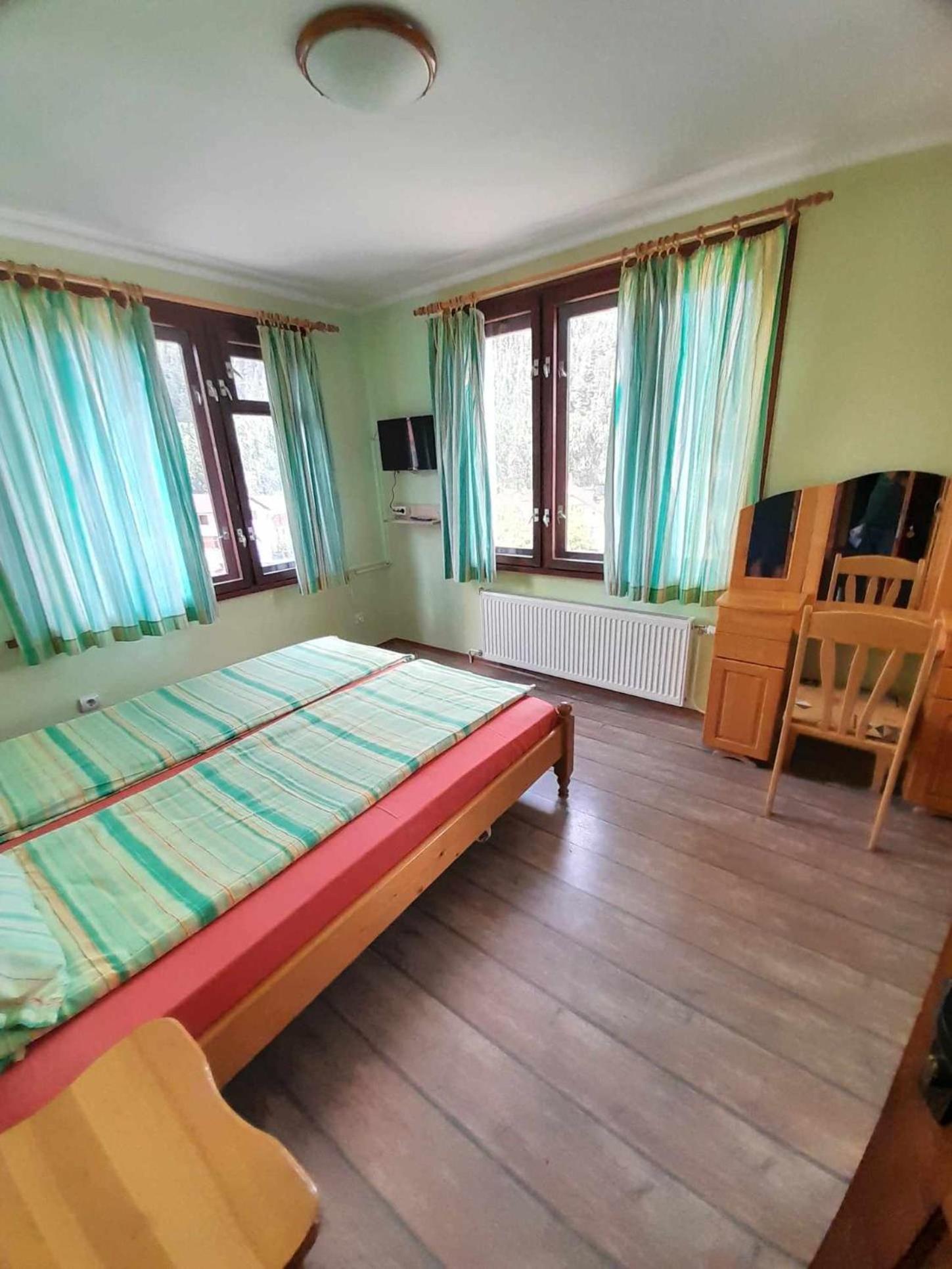 Madzhare Guest House Lorian מראה חיצוני תמונה