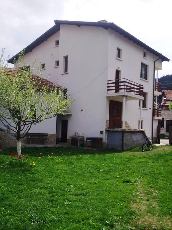 Madzhare Guest House Lorian מראה חיצוני תמונה