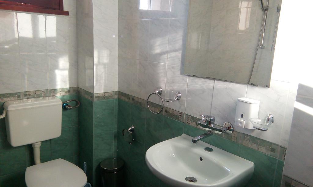 Madzhare Guest House Lorian מראה חיצוני תמונה