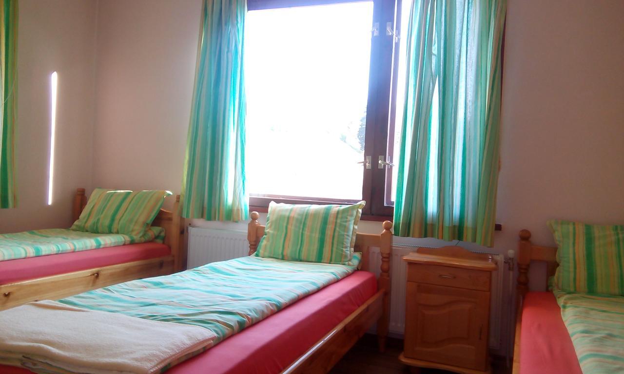 Madzhare Guest House Lorian מראה חיצוני תמונה